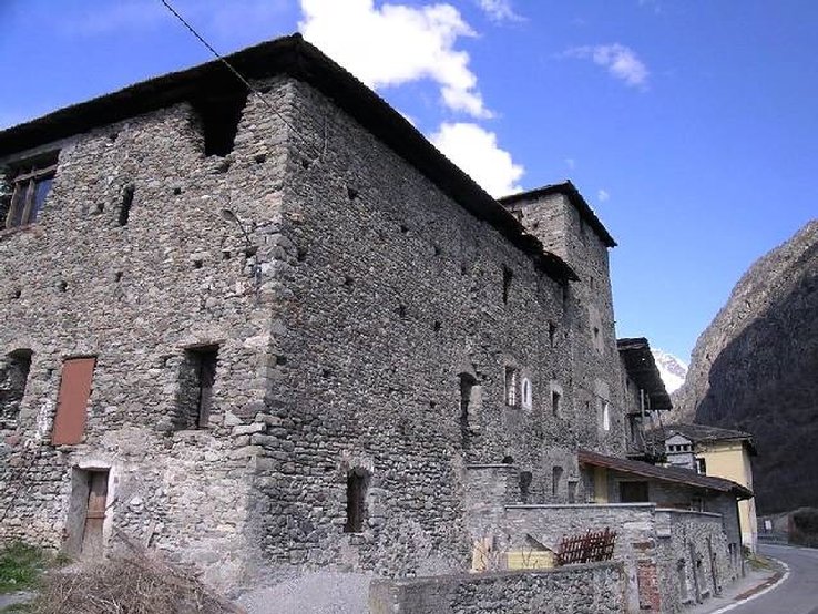 castello-rhins-roisan-valle-d-aosta